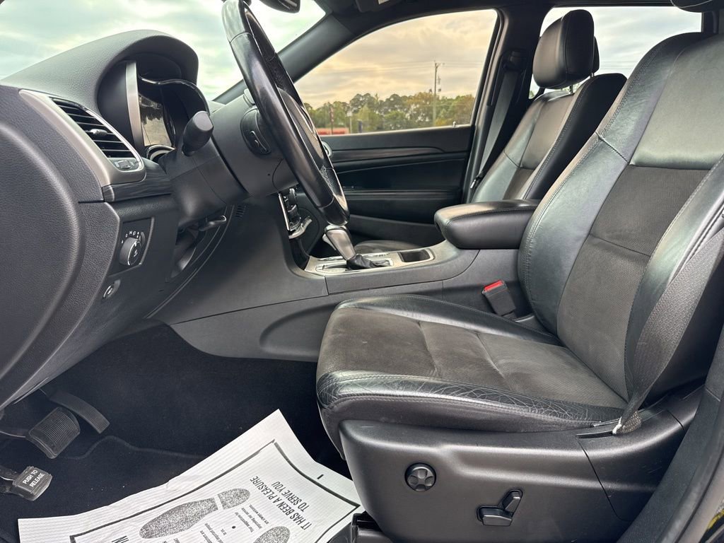 Used 2020 Jeep Grand Cherokee Laredo w/ Laredo X Package image 12