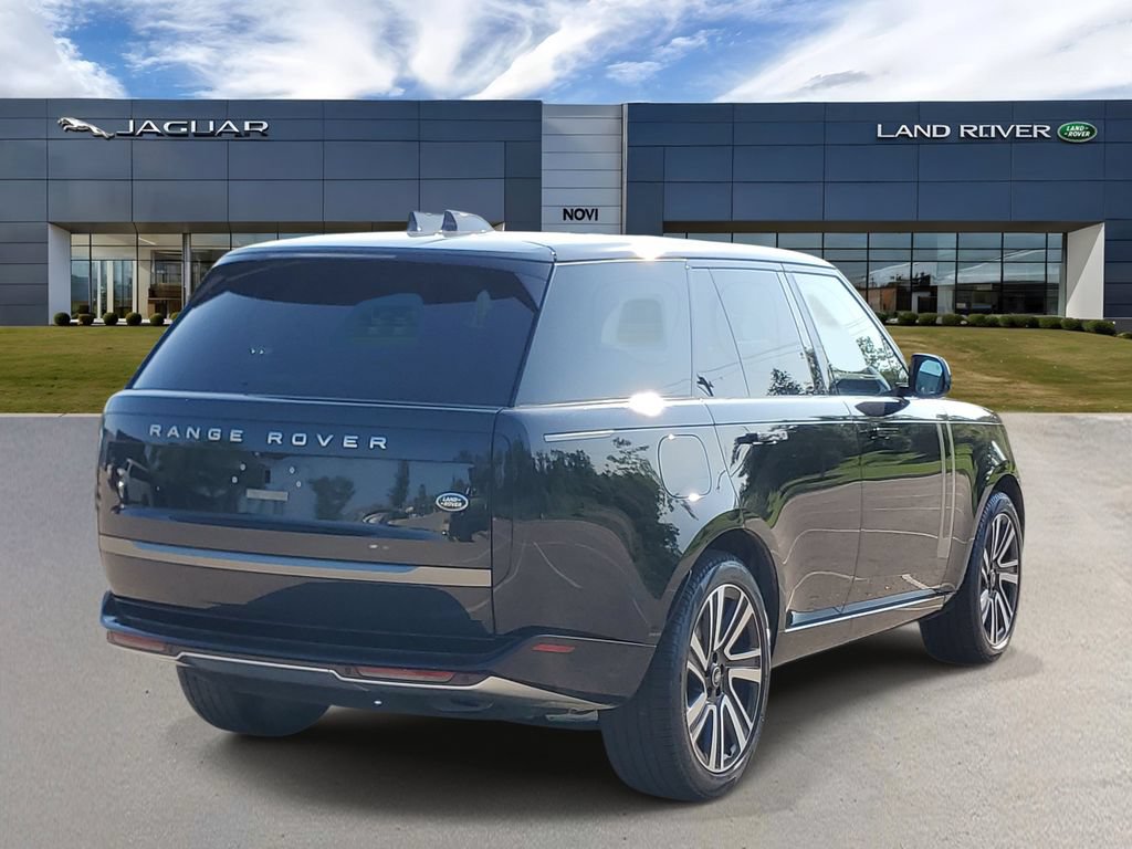 Used 2023 Land Rover Range Rover SE AWD/4WD image 3