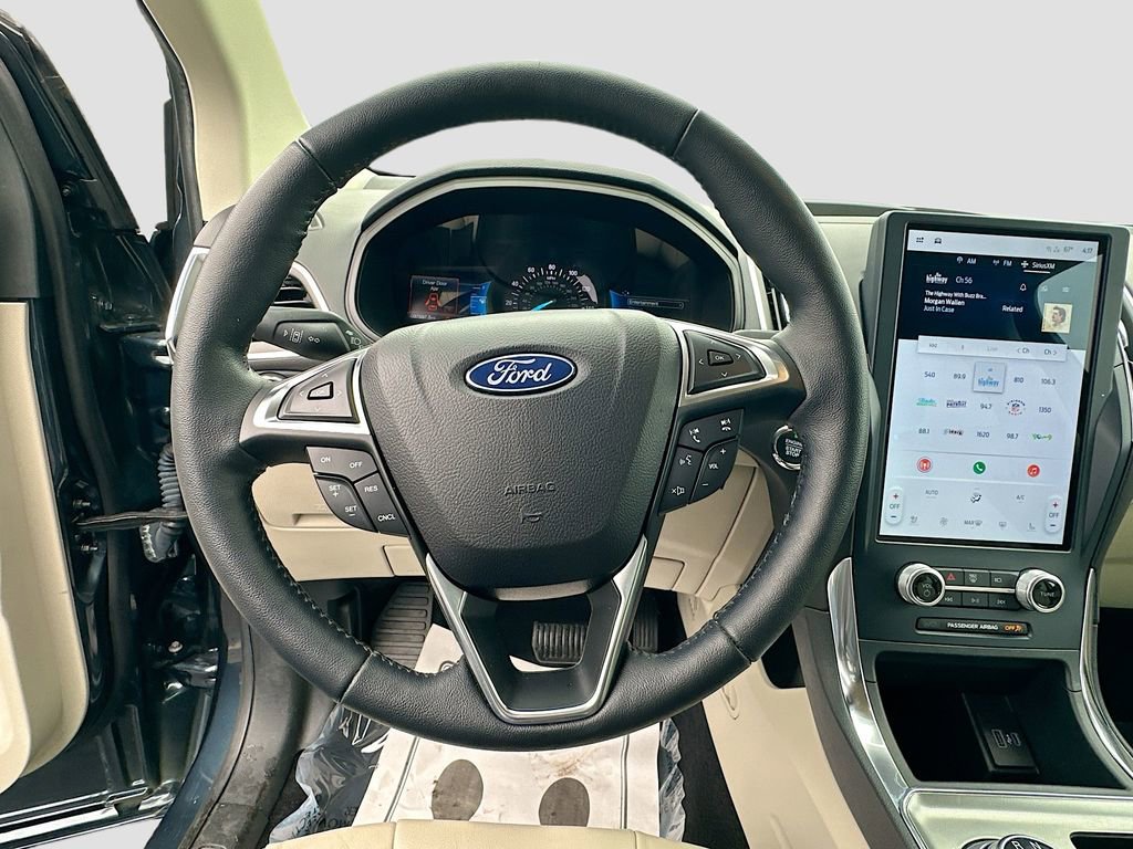 Used 2022 Ford Edge Titanium image 11