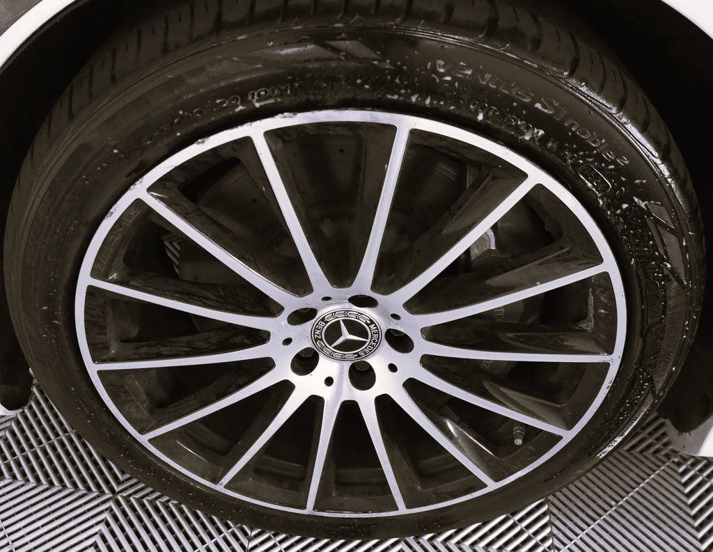 Used 2022 Mercedes-Benz S 500 4MATIC w/ AMG Line Package image 8