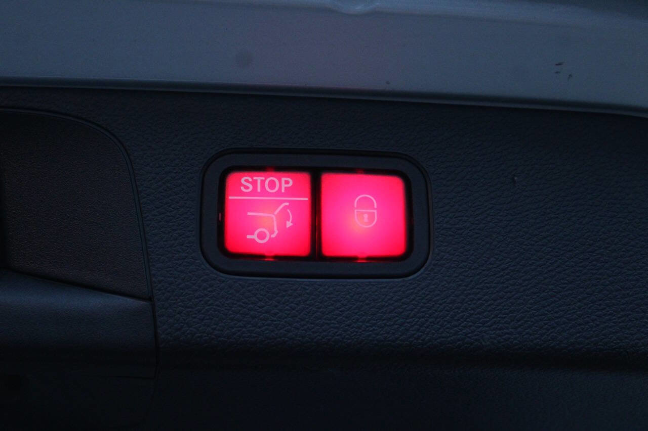 Used 2017 Mercedes-Benz GLC 300 4MATIC image 18