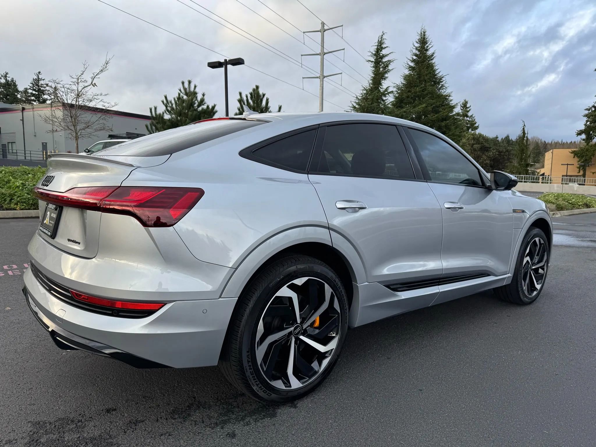 Used 2022 Audi e-tron Premium Plus w/ Premium Plus Package image 11