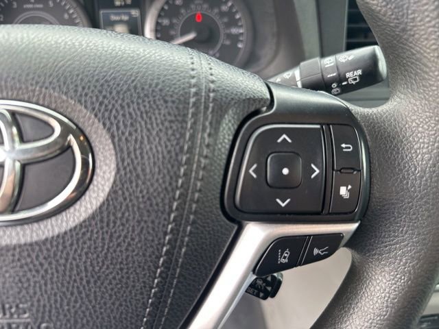 Used 2020 Toyota Sienna L image 6