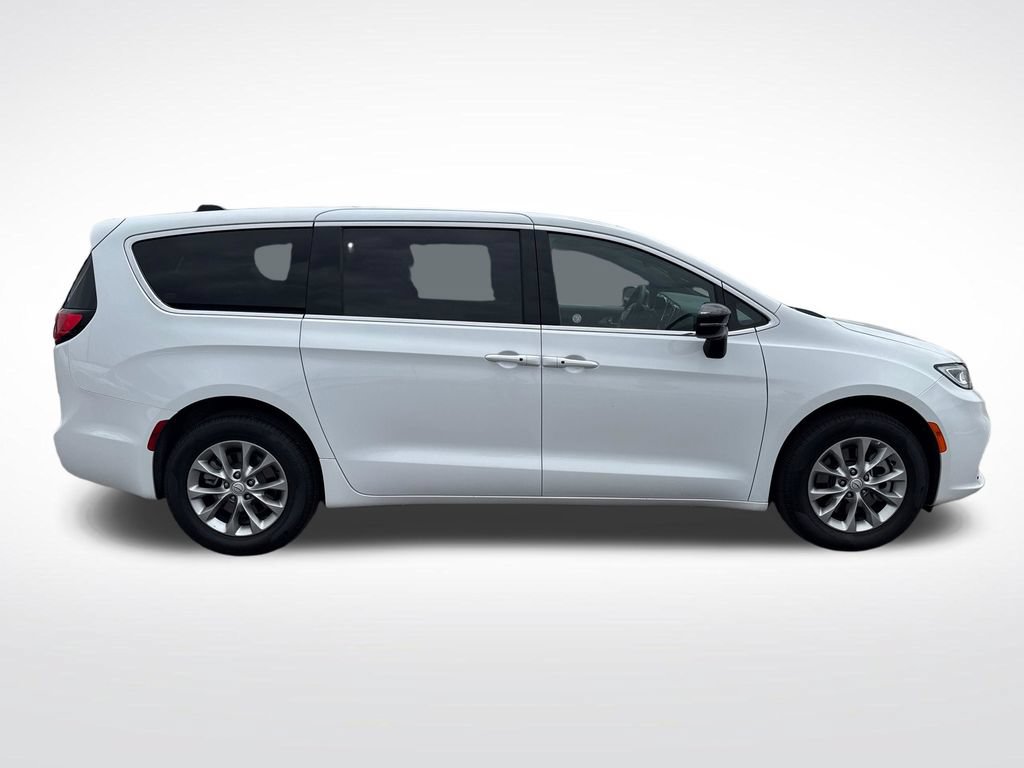 Used 2026 Chrysler Pacifica Limited AWD/4WD image 7
