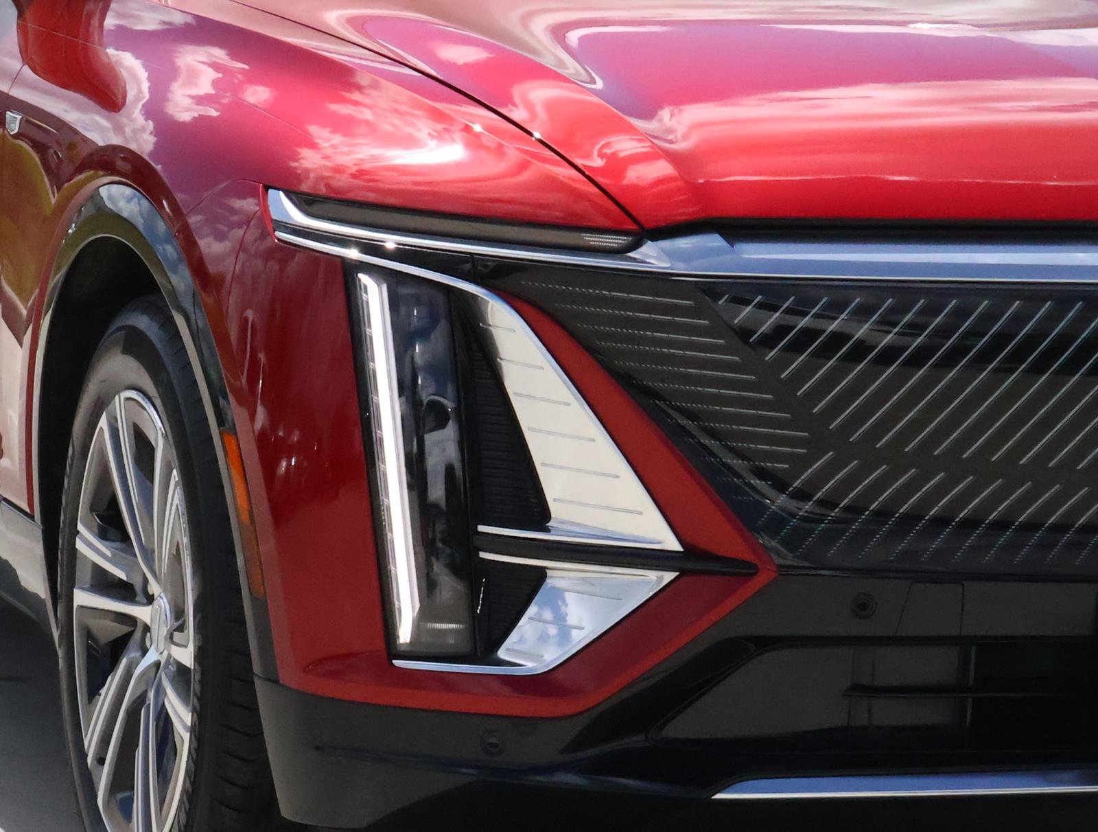 Used 2024 Cadillac Lyriq Luxury w/ LPO, Floor Liner Package image 9