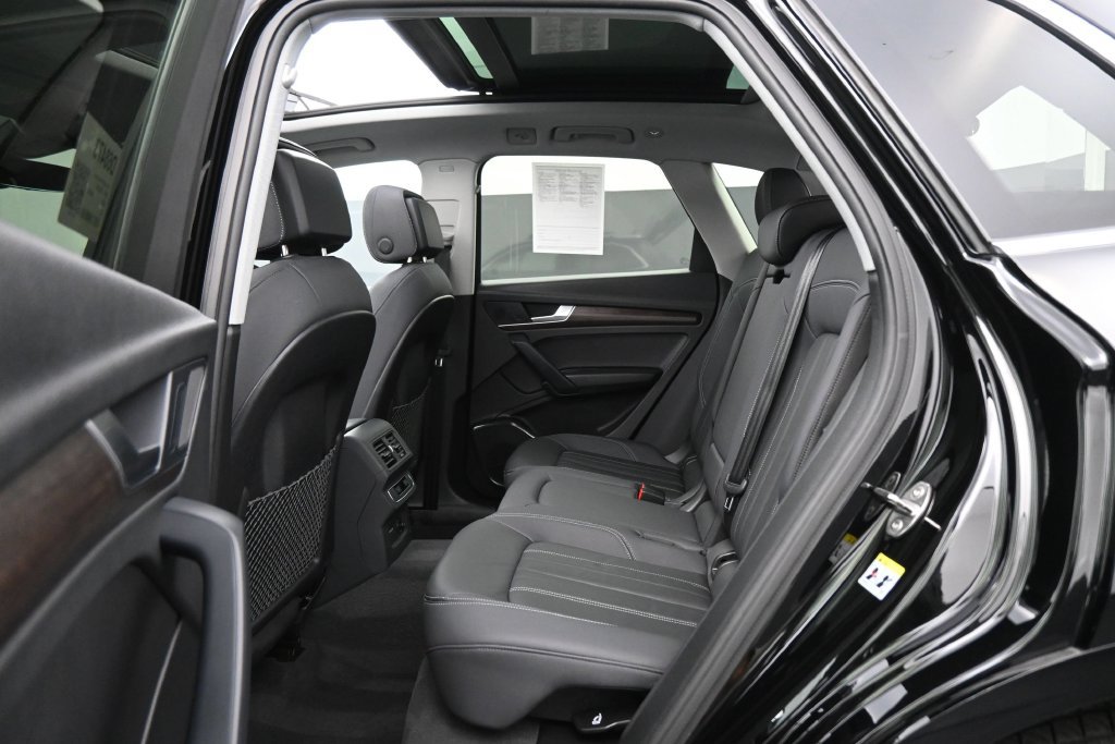 Used 2023 Audi Q5 2.0T Premium w/ Convenience Package AWD/4WD image 18