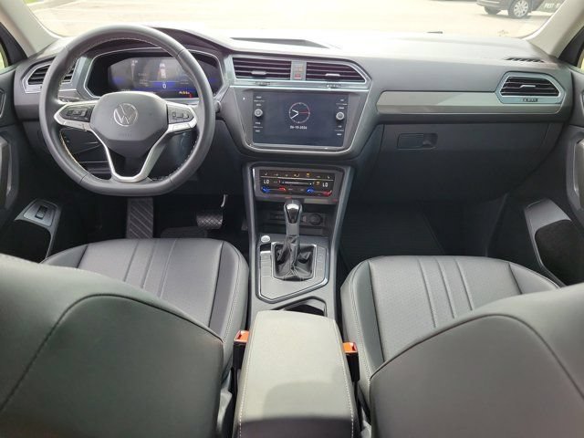 Used 2024 Volkswagen Tiguan SE FWD image 17