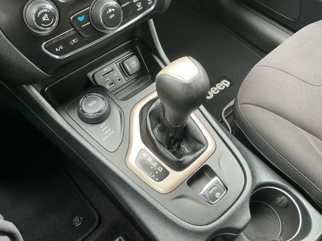 Used 2016 Jeep Cherokee 75th Anniversary AWD/4WD image 23
