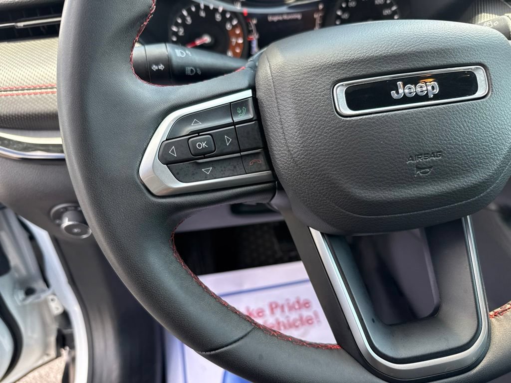 Used 2025 Jeep Compass Trailhawk AWD/4WD image 18