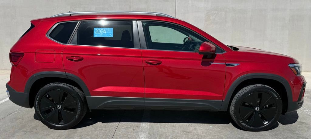 Certified 2024 Volkswagen Taos SE image 3