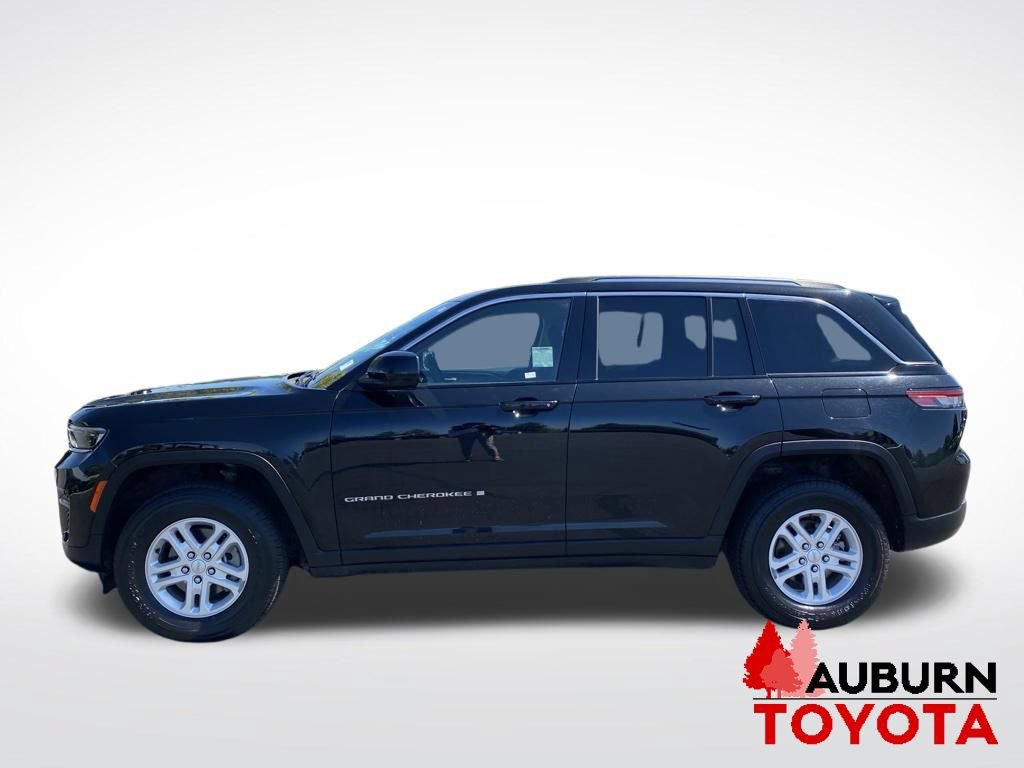 Used 2023 Jeep Grand Cherokee Laredo w/ Luxury Tech Group I AWD/4WD image 4