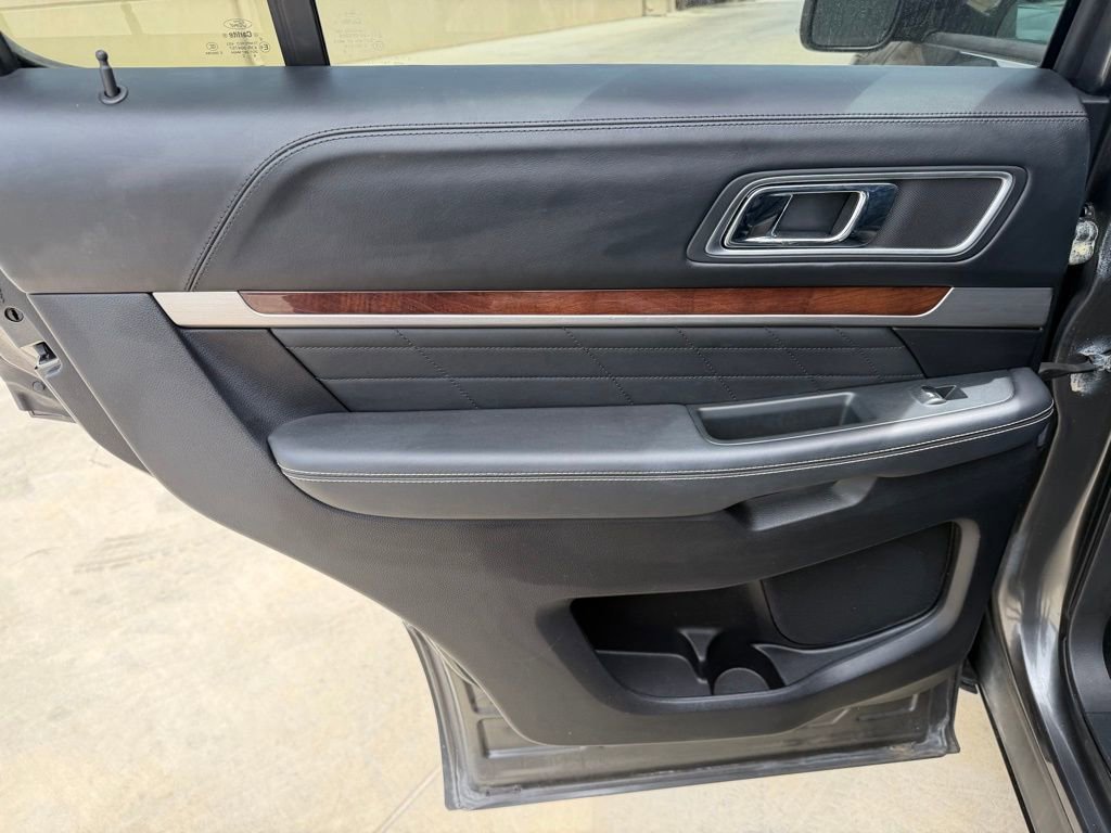 Used 2016 Ford Explorer Platinum image 13