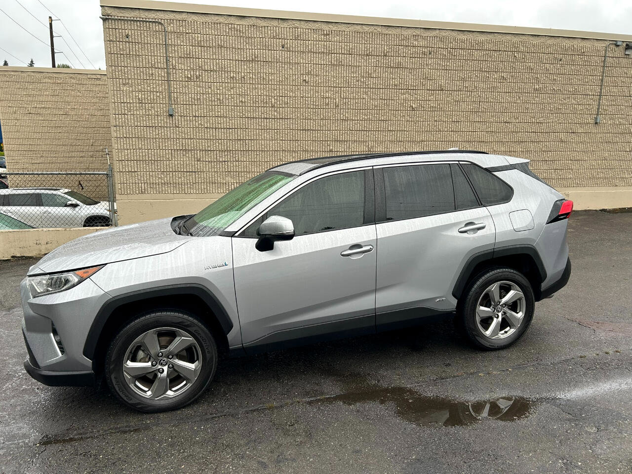 Used 2021 Toyota RAV4 XLE Premium image 8