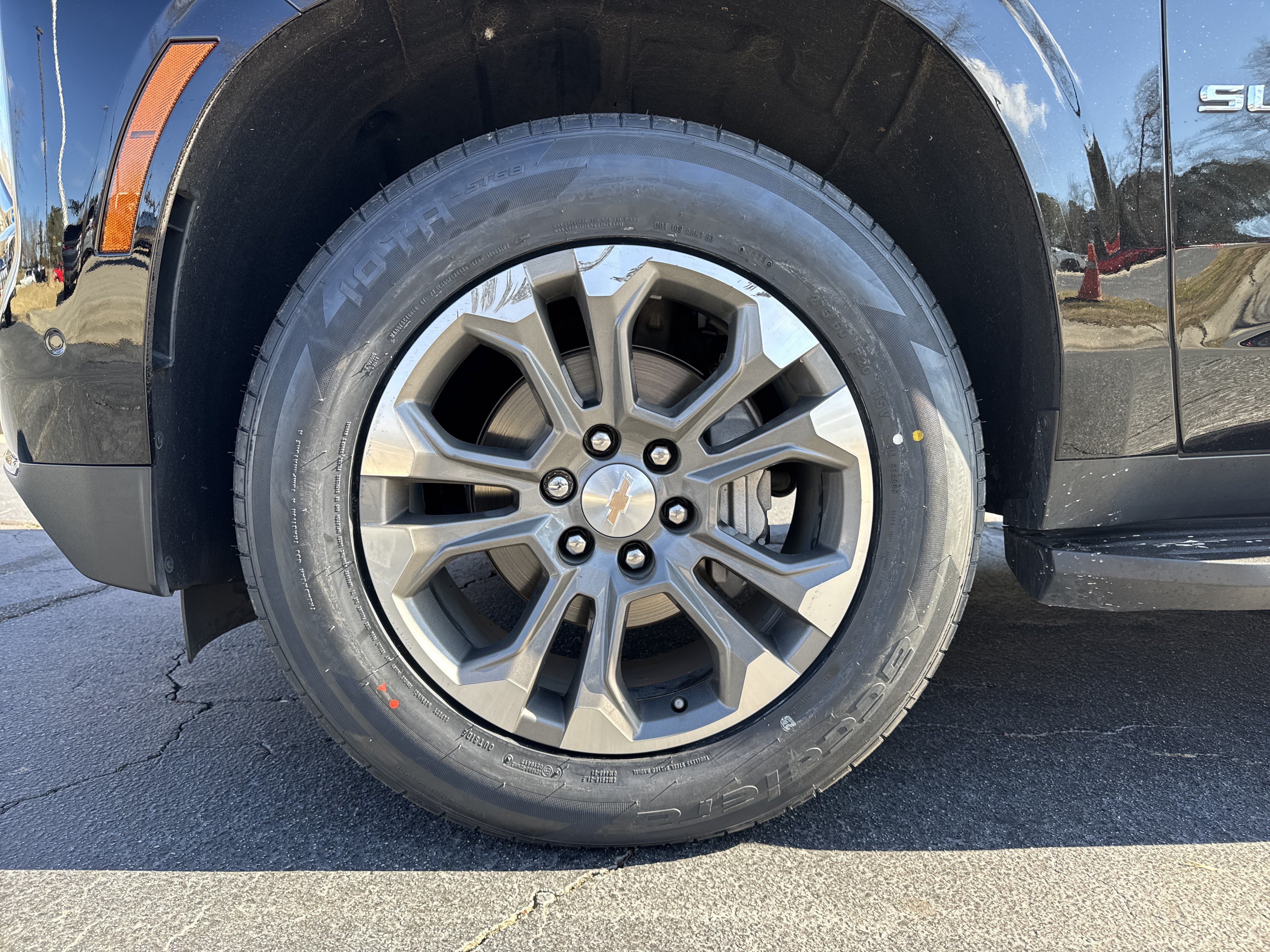 Used 2025 Chevrolet Suburban LT w/ Comfort Package RWD image 13