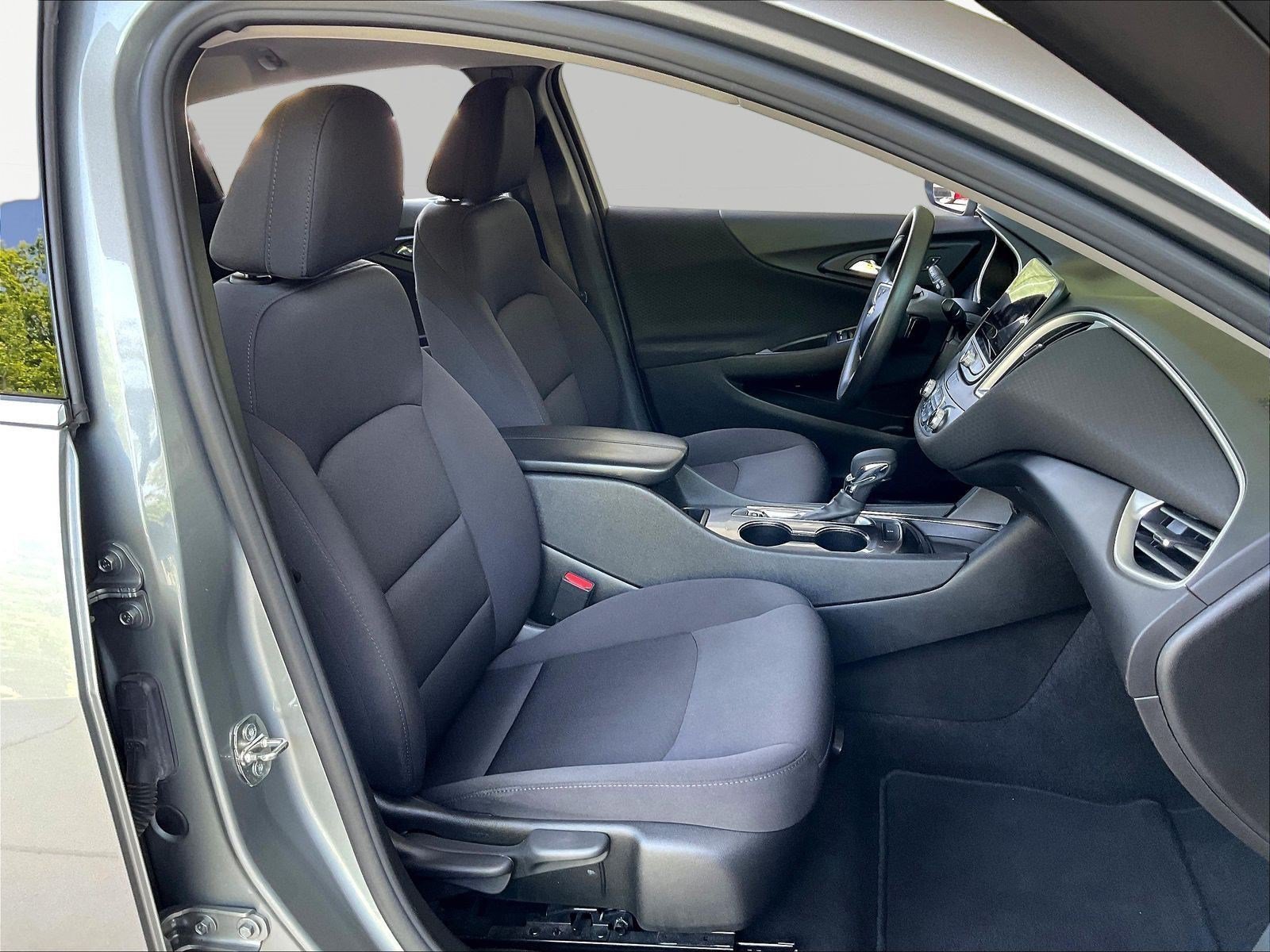 Used 2023 Chevrolet Malibu LT FWD image 31