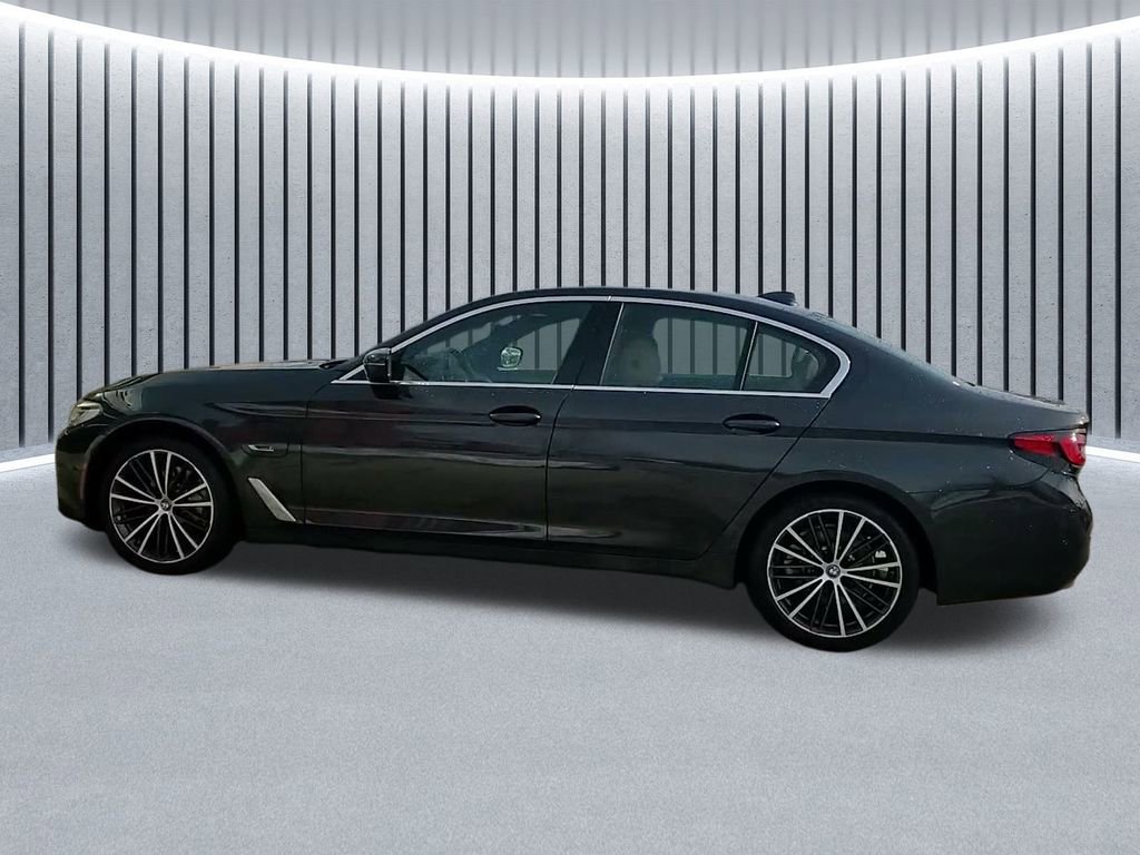 Used 2023 BMW 530e xDrive w/ Convenience Package image 17