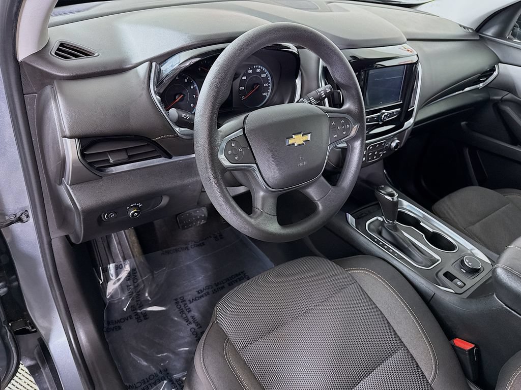 Used 2018 Chevrolet Traverse LS FWD image 16