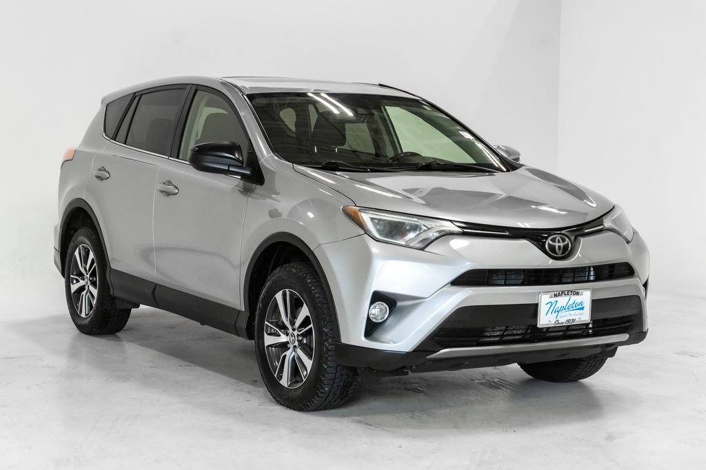 Used 2018 Toyota RAV4 XLE AWD/4WD image 6