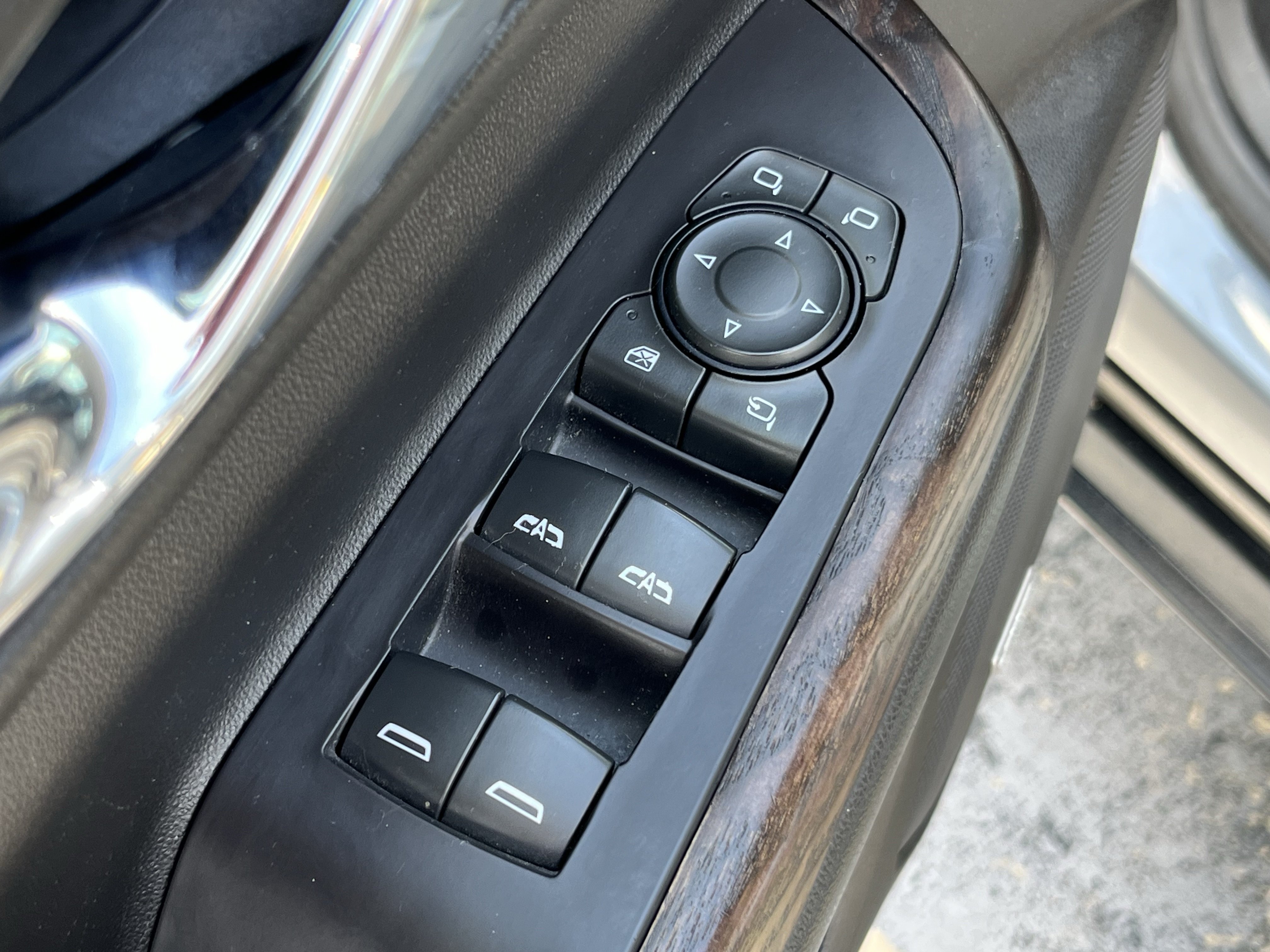 Used 2020 GMC Acadia Denali w/ Technology Package FWD image 28