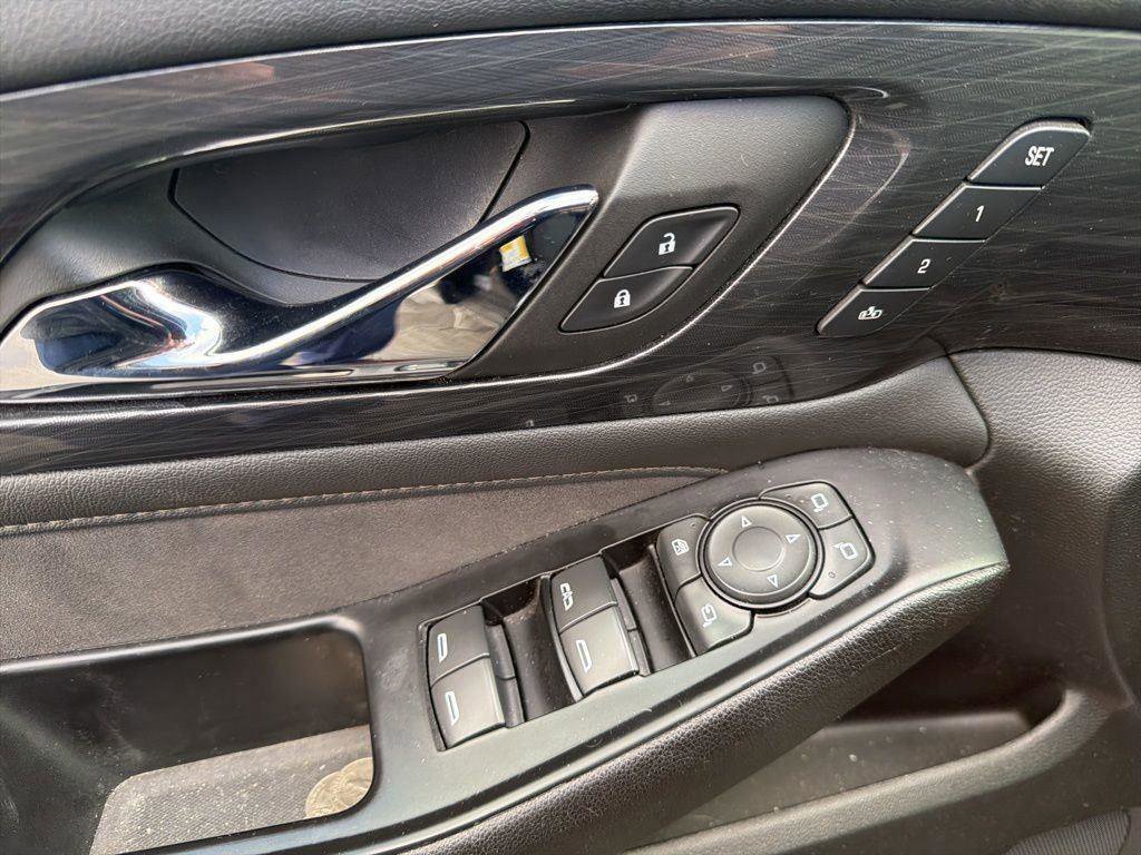 Used 2023 Chevrolet Traverse High Country image 4