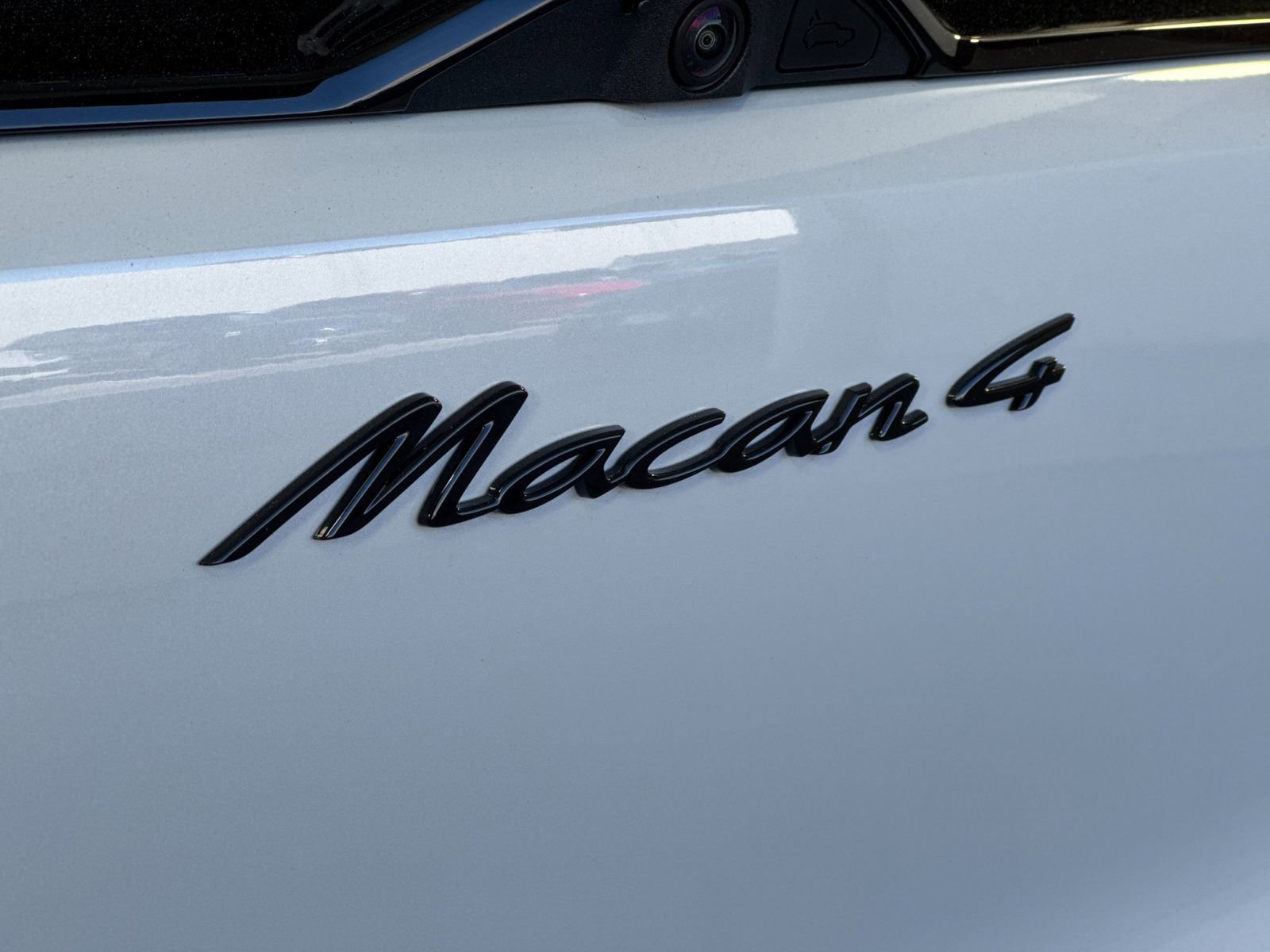 Certified 2025 Porsche Macan 4 Electric AWD/4WD image 35