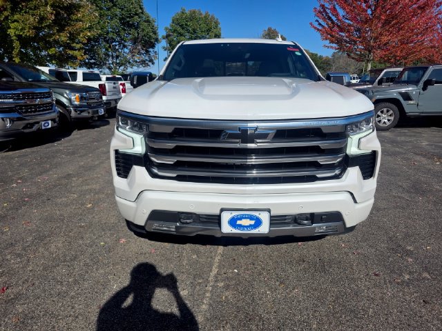 Used 2023 Chevrolet Silverado 1500 High Country w/ High Country Premium Package AWD/4WD image 7