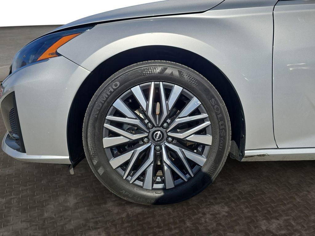 Used 2024 Nissan Altima 2.5 SV image 9