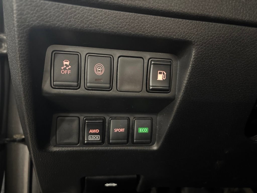 Used 2020 Nissan Rogue S AWD/4WD image 13