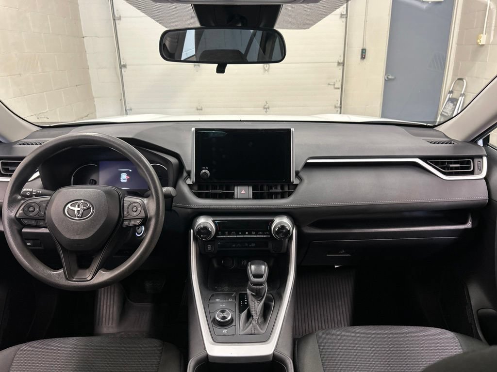 Used 2024 Toyota RAV4 LE AWD/4WD image 18