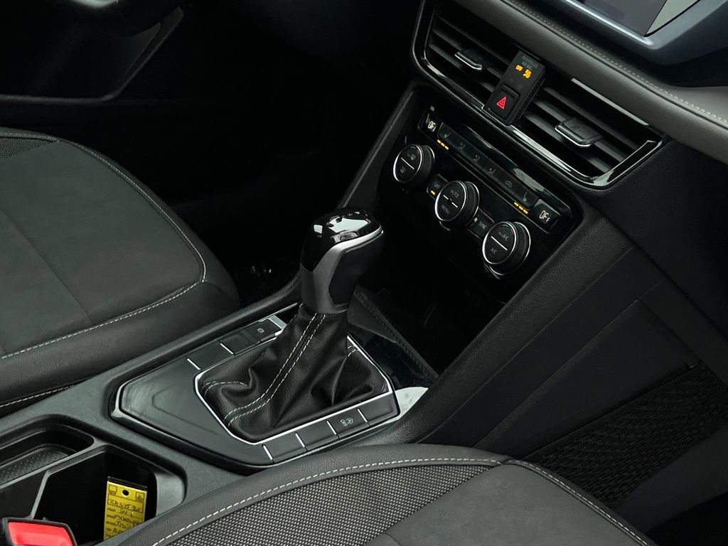 Used 2024 Volkswagen Taos SE image 12