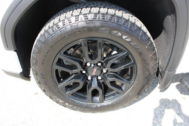 Used 2025 GMC Sierra 1500 Elevation w/ Preferred Package image 5