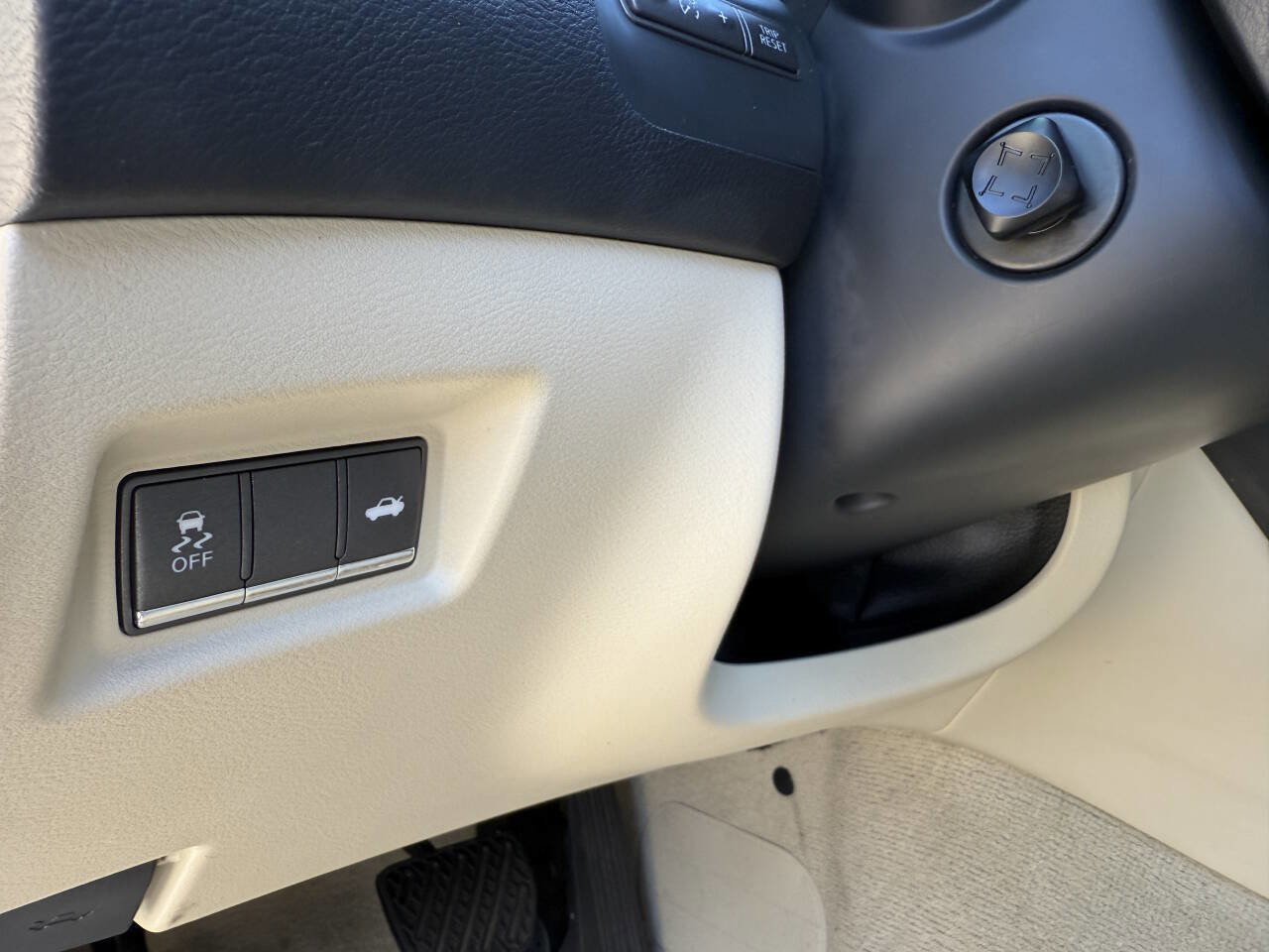 Used 2014 INFINITI Q50 Premium w/ Navigation Package RWD image 24