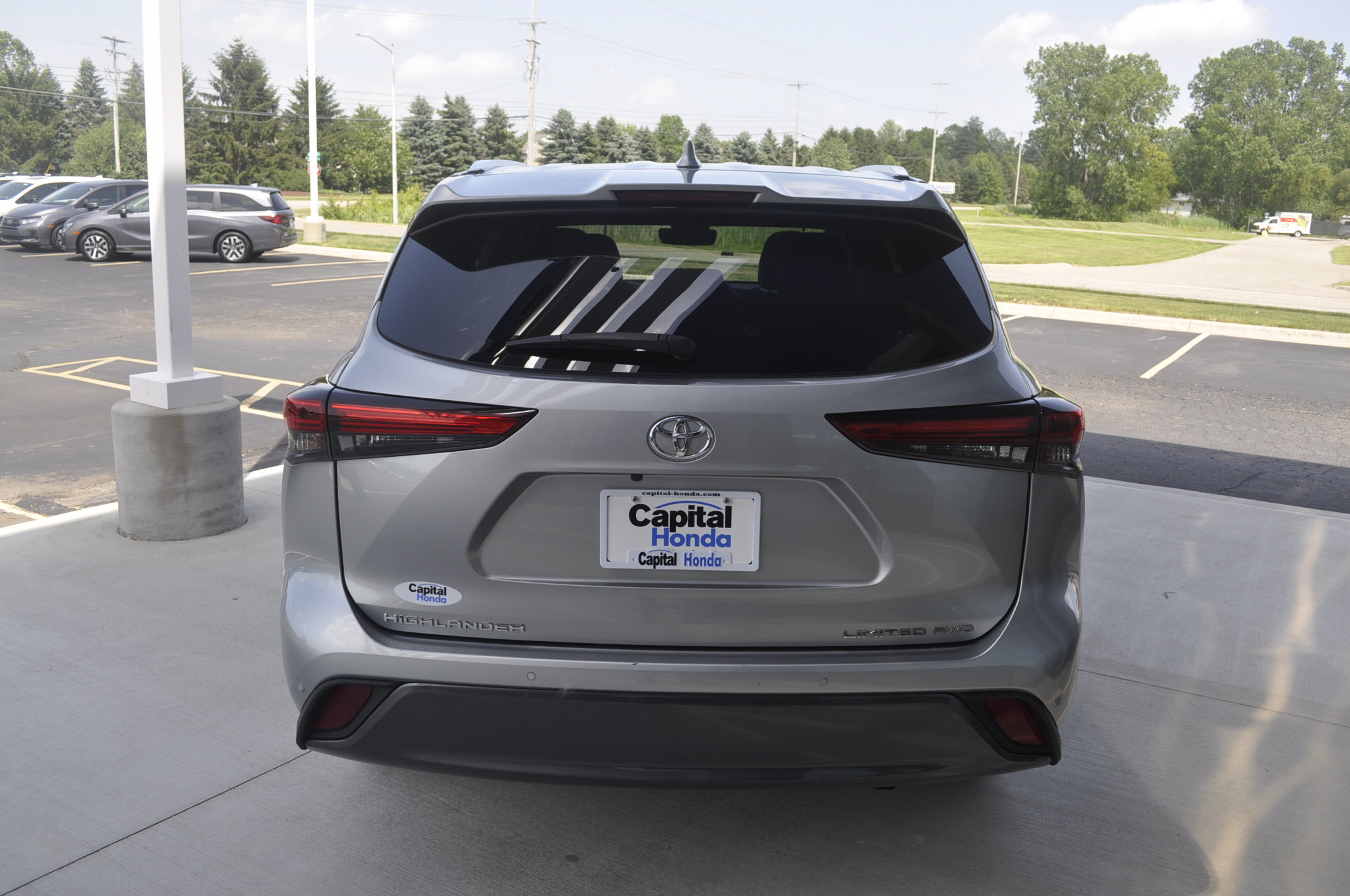 Used 2021 Toyota Highlander Limited AWD/4WD image 6