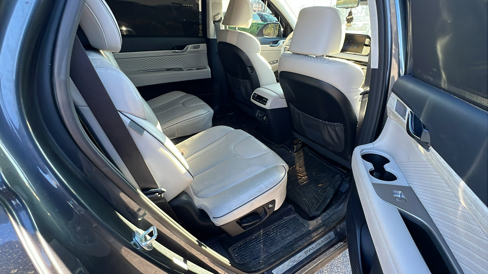Used 2024 Hyundai Palisade Calligraphy image 23