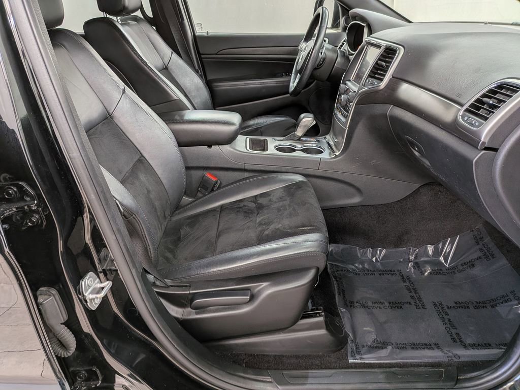 Used 2017 Jeep Grand Cherokee Altitude image 33