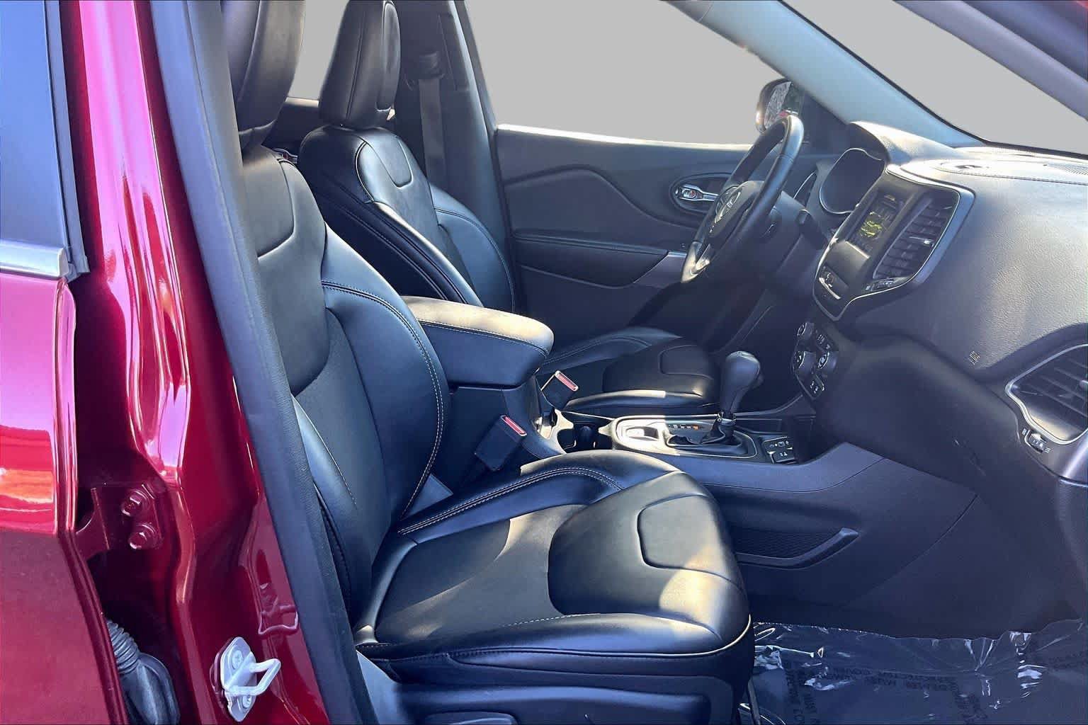 Used 2019 Jeep Cherokee Latitude Plus FWD image 8