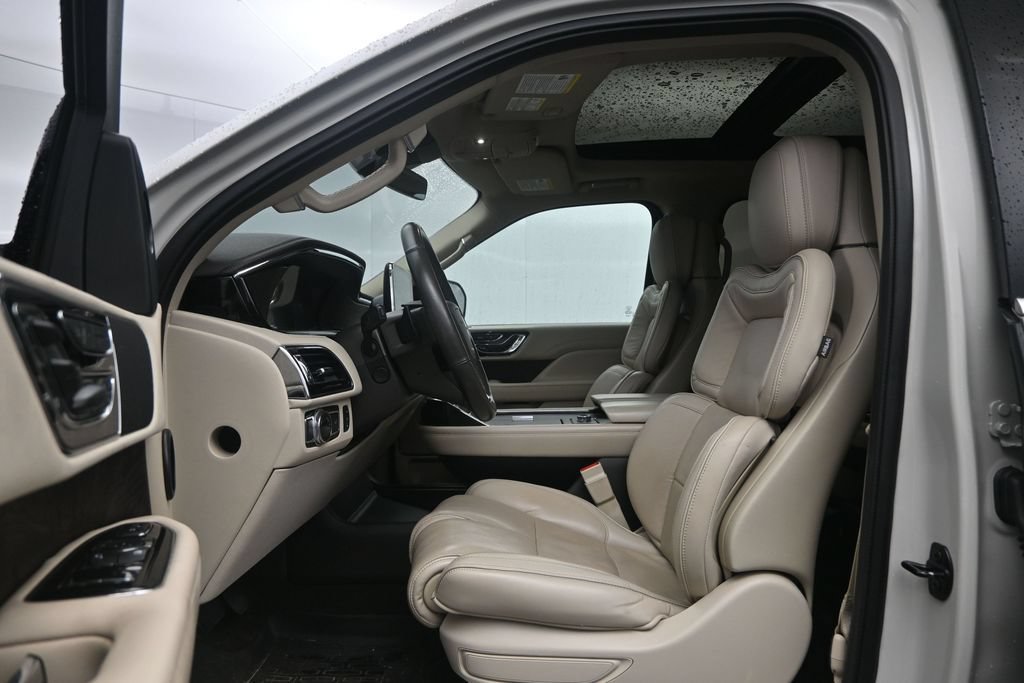 Used 2019 Lincoln Navigator Reserve AWD/4WD image 24
