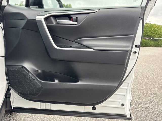 Used 2025 Toyota RAV4 XLE AWD/4WD image 26