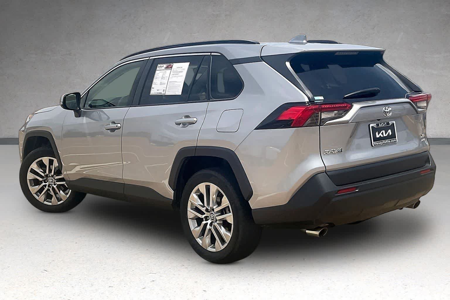 Used 2020 Toyota RAV4 XLE Premium AWD/4WD image 4
