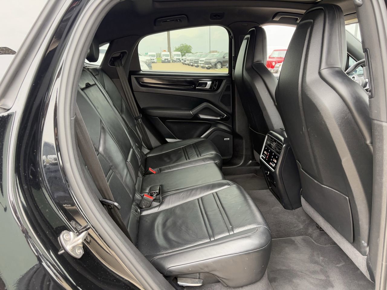 Used 2020 Porsche Cayenne image 29