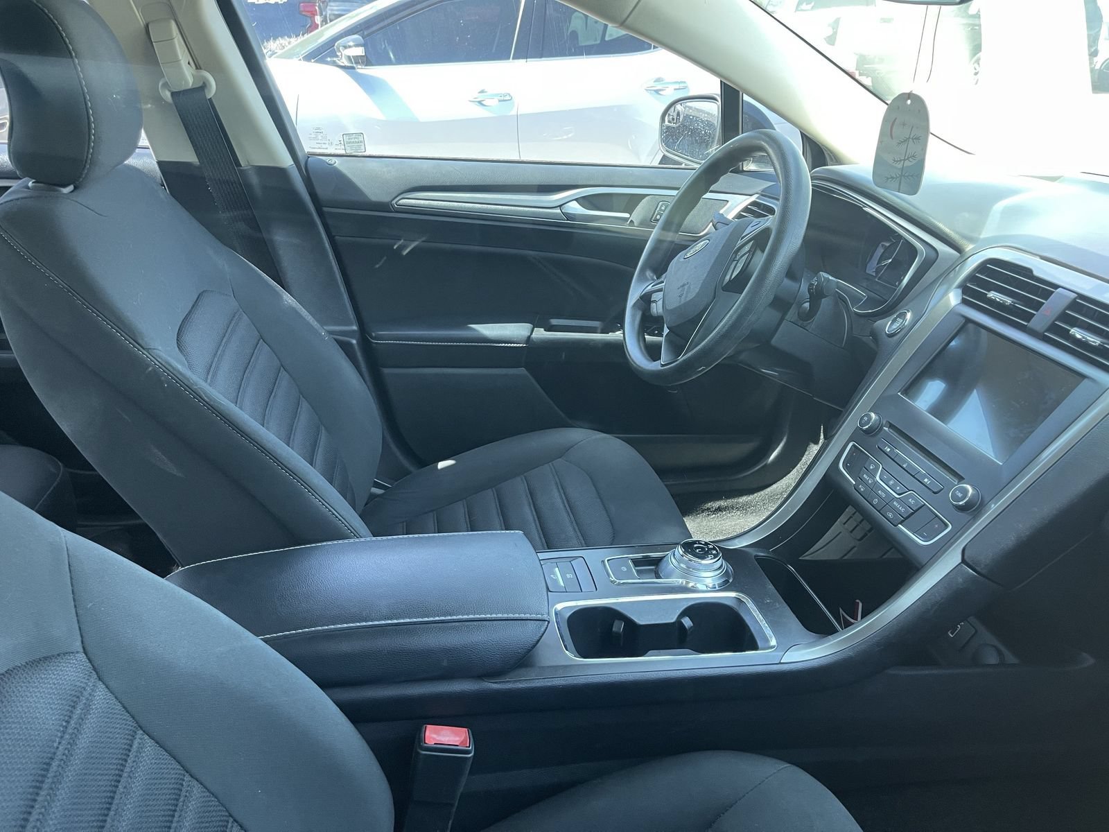 Used 2018 Ford Fusion SE FWD image 7