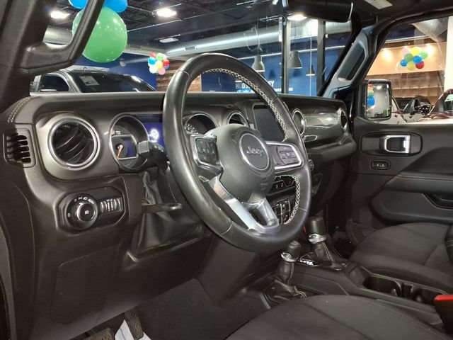Used 2022 Jeep Wrangler Unlimited Sahara w/ Dual Top Group AWD/4WD image 17