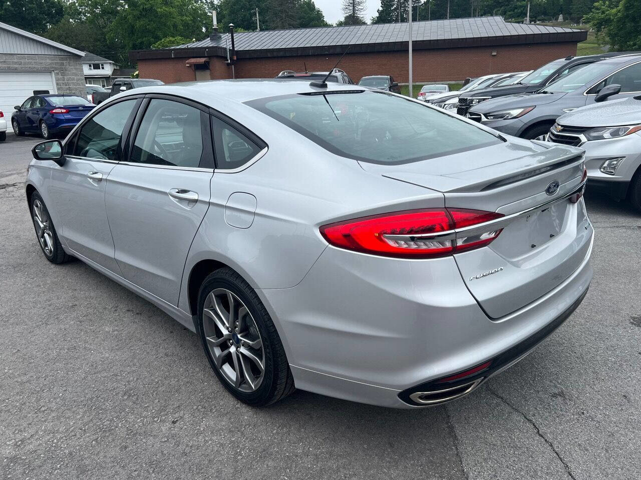 Used 2017 Ford Fusion SE w/ Equipment Group 201A image 3