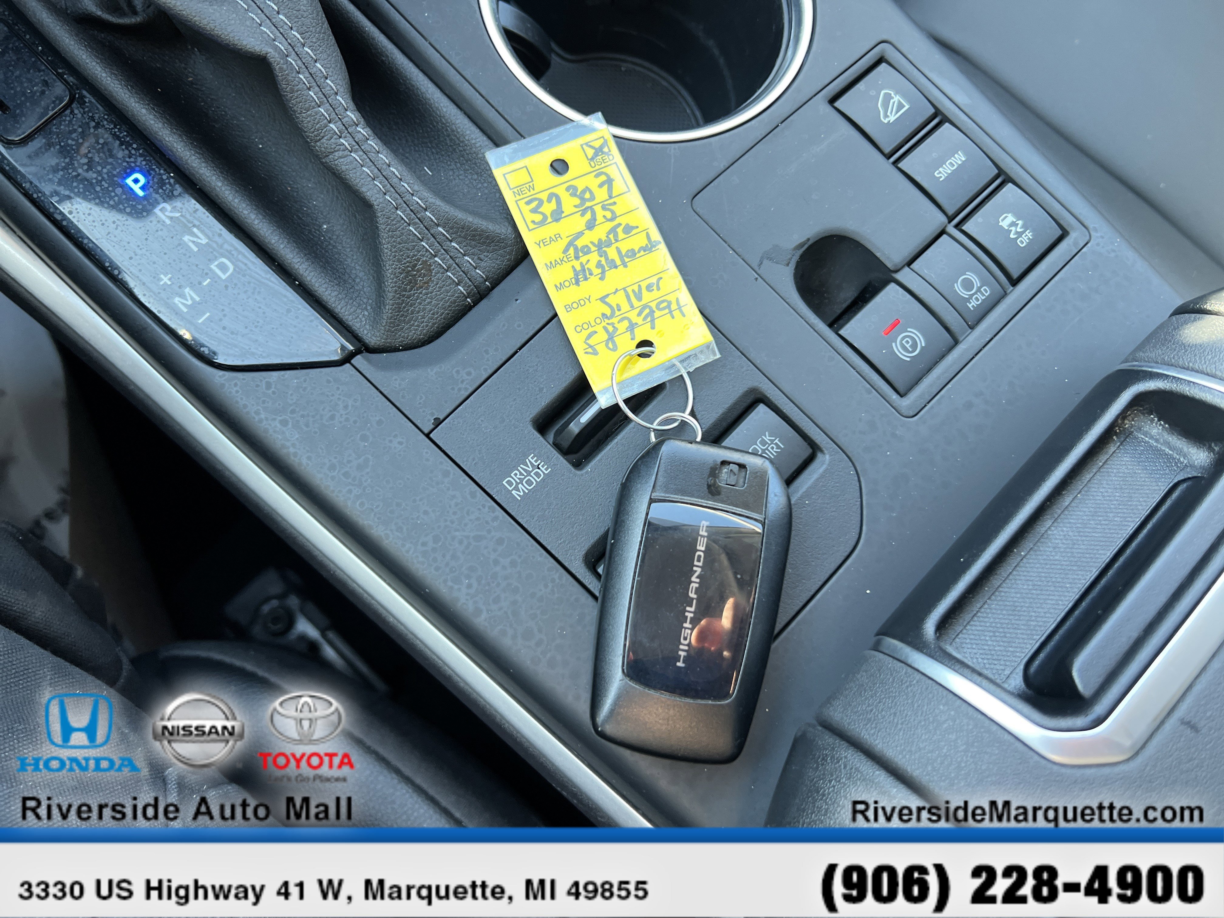 Used 2025 Toyota Highlander XLE image 28