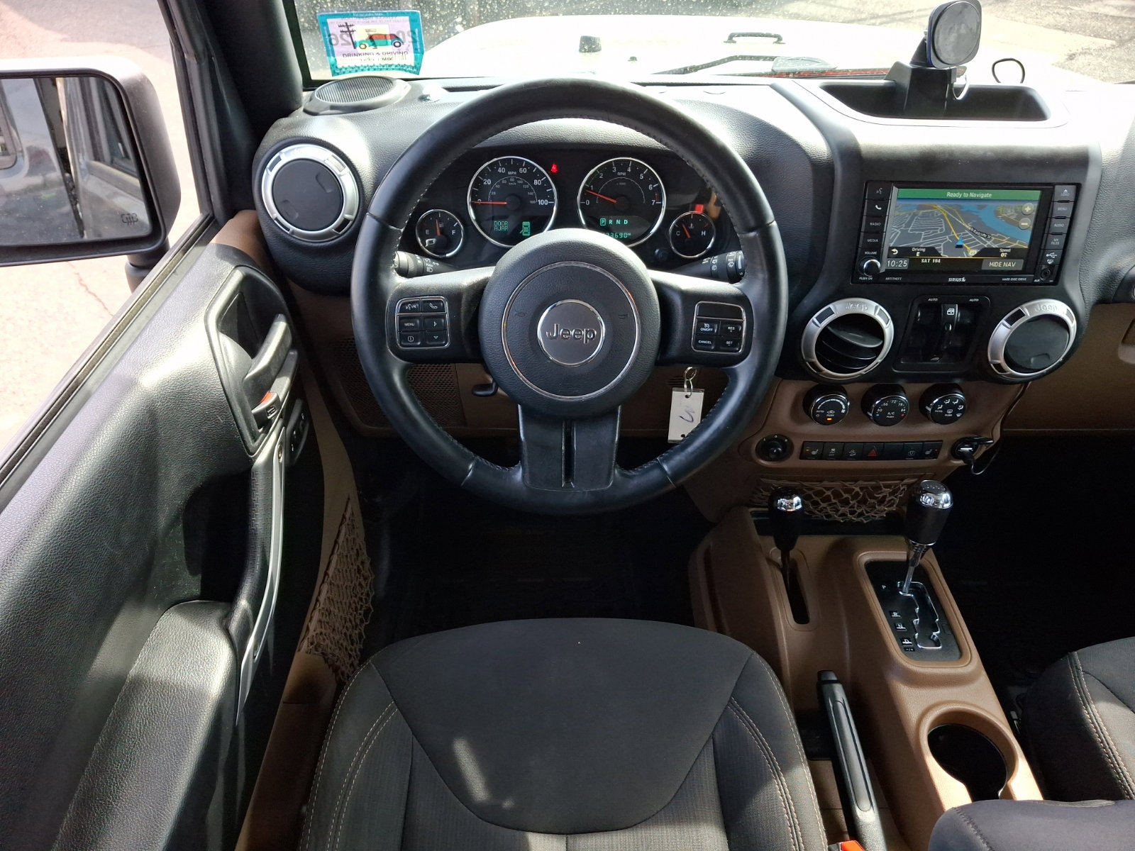 Used 2017 Jeep Wrangler Unlimited Sahara w/ Connectivity Group AWD/4WD image 11