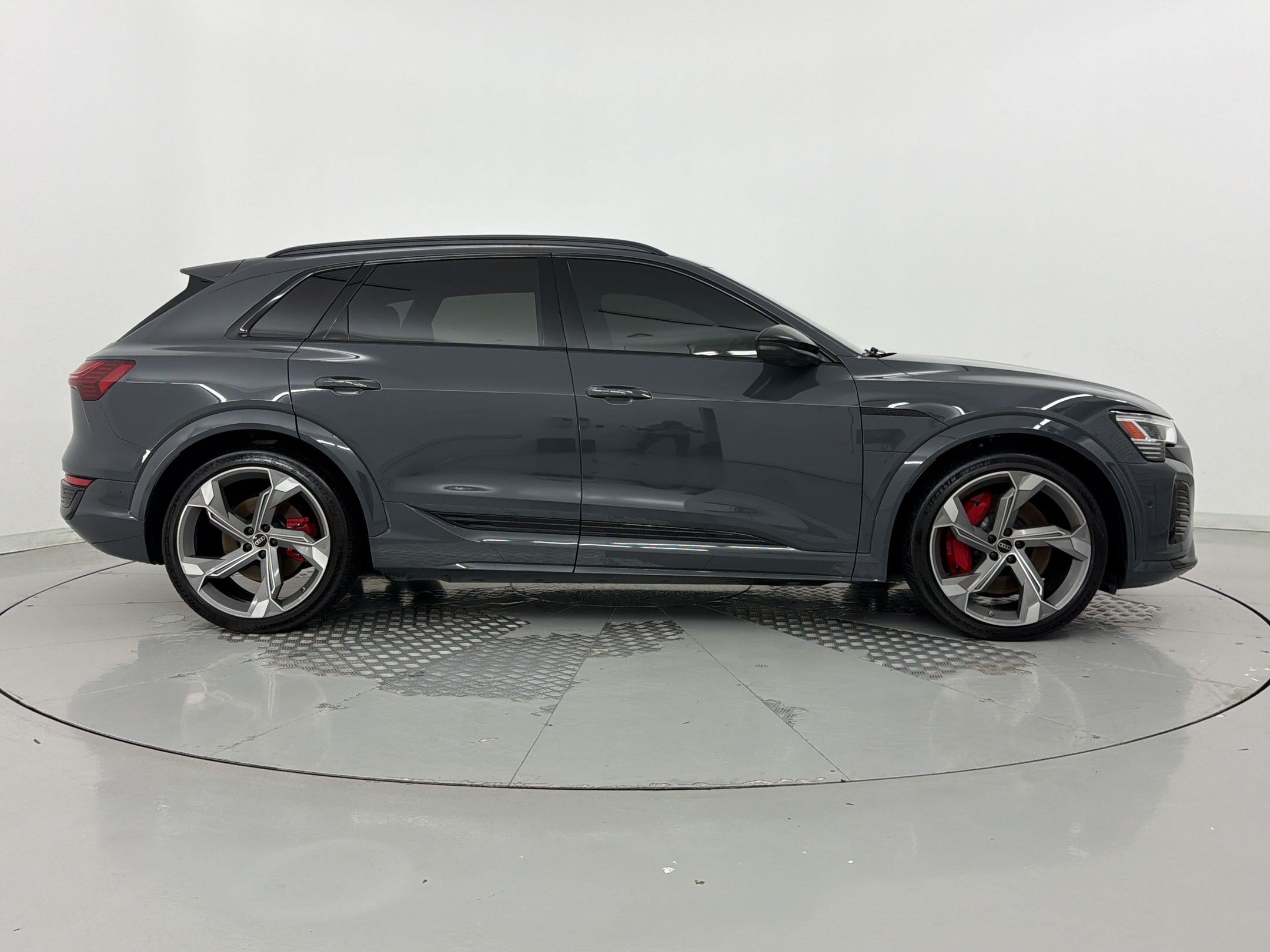 Used 2024 Audi SQ8 e-tron Premium Plus w/ Black Optic Package AWD/4WD image 8
