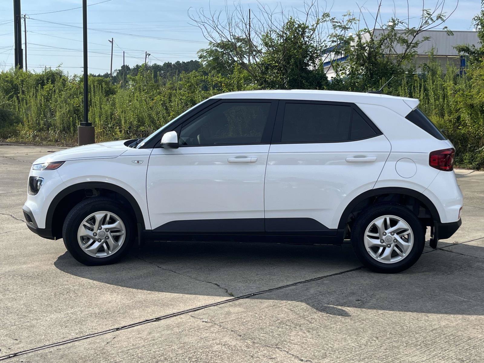 Certified 2025 Hyundai Venue SE FWD image 6