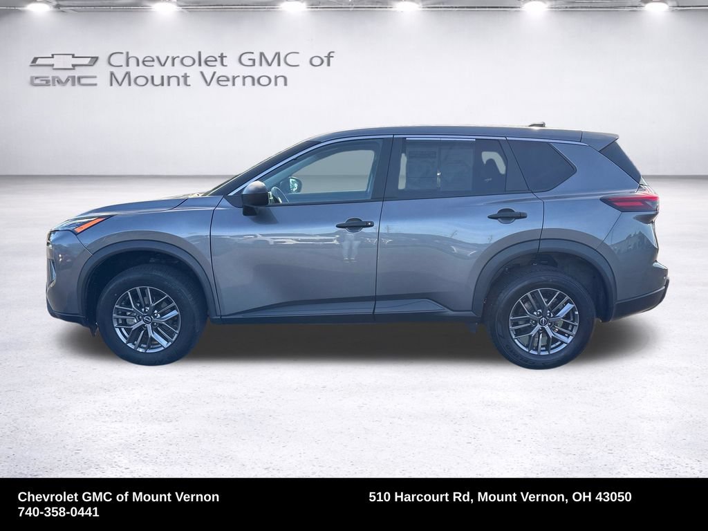 Used 2024 Nissan Rogue S AWD/4WD image 2
