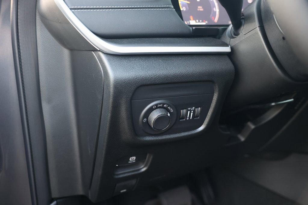 New 2025 Jeep Grand Cherokee Laredo X w/ Trailer Tow Package image 18