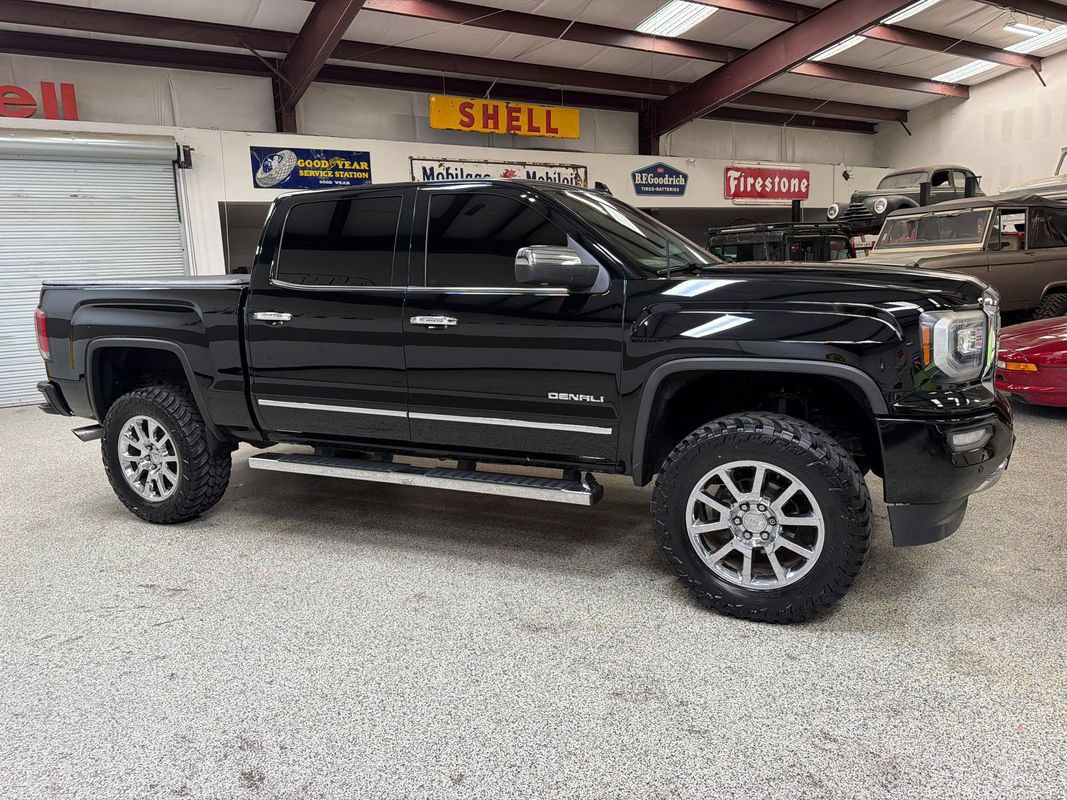 Used 2016 GMC Sierra 1500 Denali w/ Enhanced Driver Alert Package AWD/4WD image 10